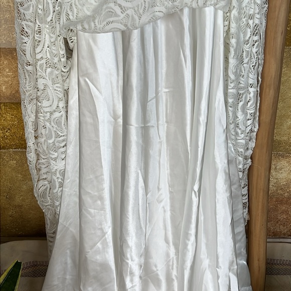 Elizabeth K GLS Collective Women’s White Lace Rhinestone Long Maxi Evening Dress - Picture 11 of 16